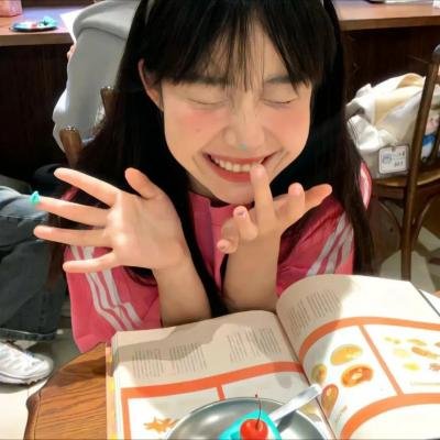 圣洁的艾曼妞